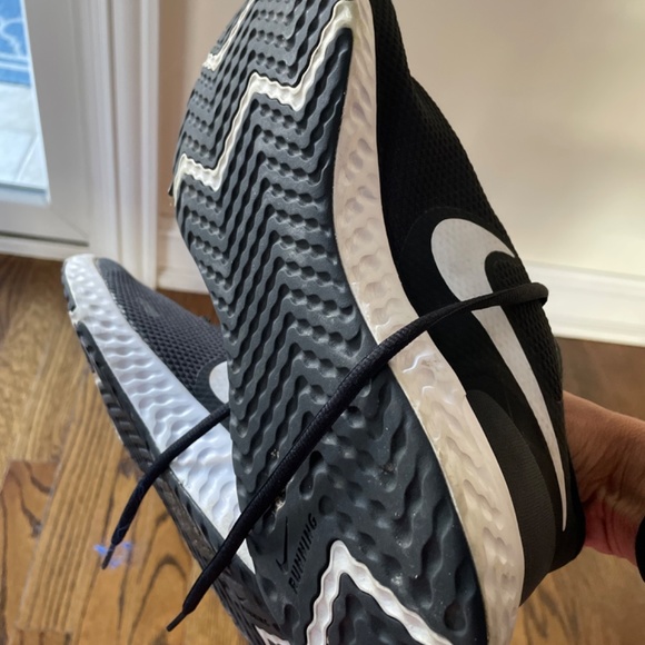 Men’s Nike sneakers - Picture 3 of 3